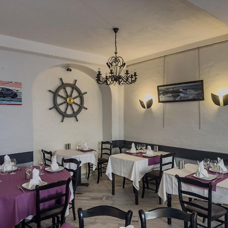 Logis Hotel Les Chardons Bleus Restaurant Le Bistrot De La Mer Roscoff Exterior photo