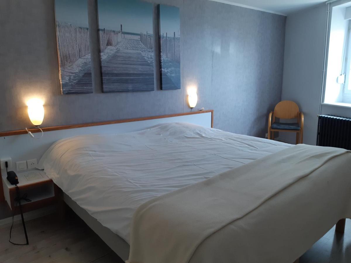 Logis Hotel Les Chardons Bleus Restaurant Le Bistrot De La Mer Roscoff Exterior photo