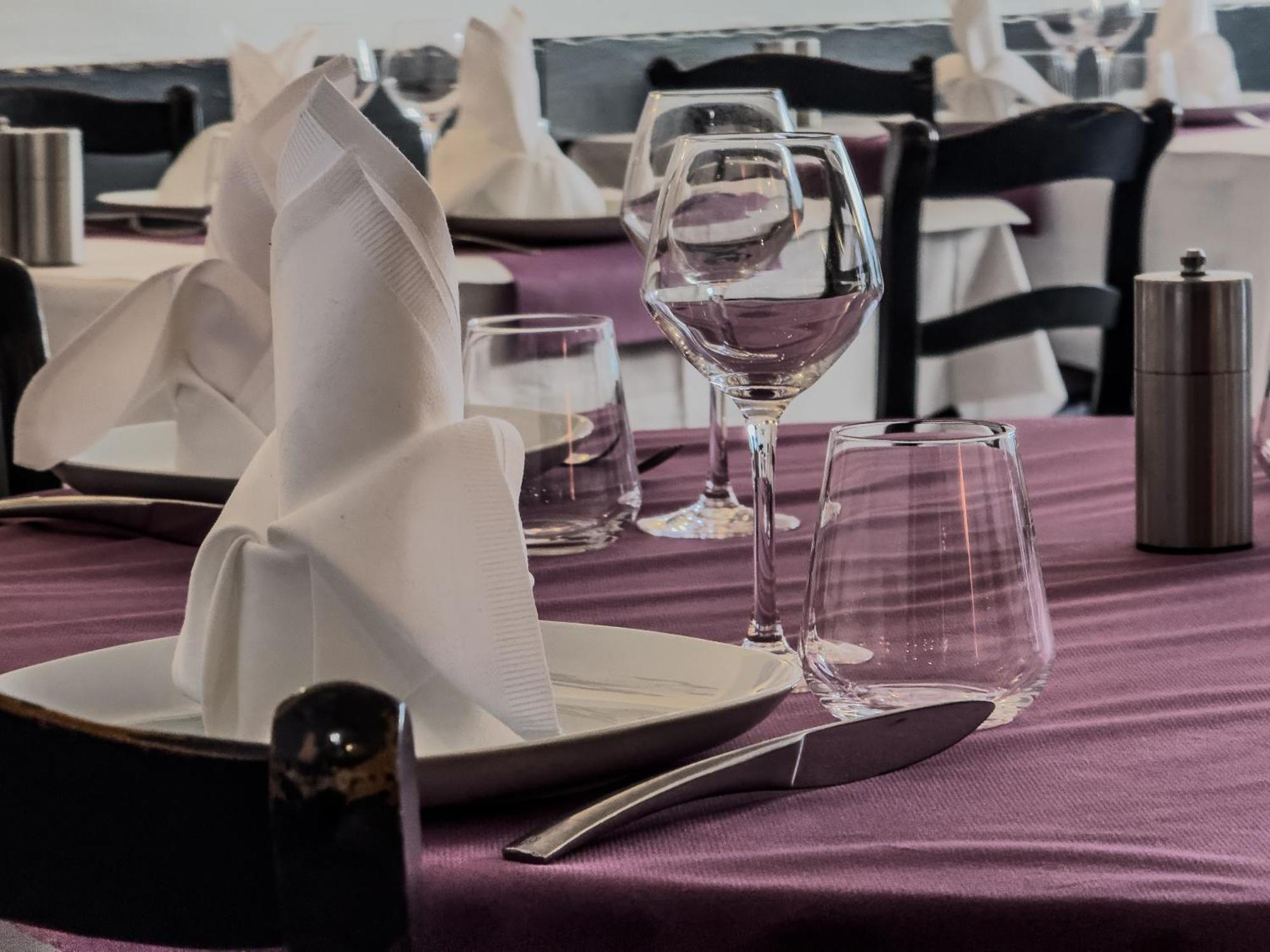 Logis Hotel Les Chardons Bleus Restaurant Le Bistrot De La Mer Roscoff Exterior photo