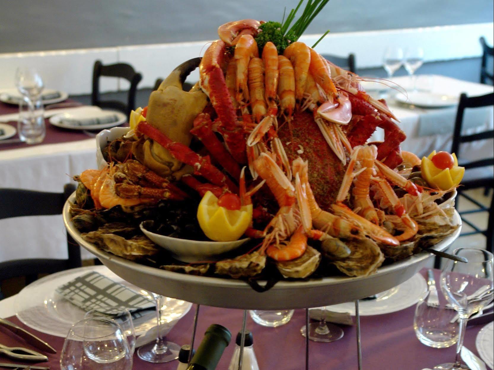 Logis Hotel Les Chardons Bleus Restaurant Le Bistrot De La Mer Roscoff Exterior photo