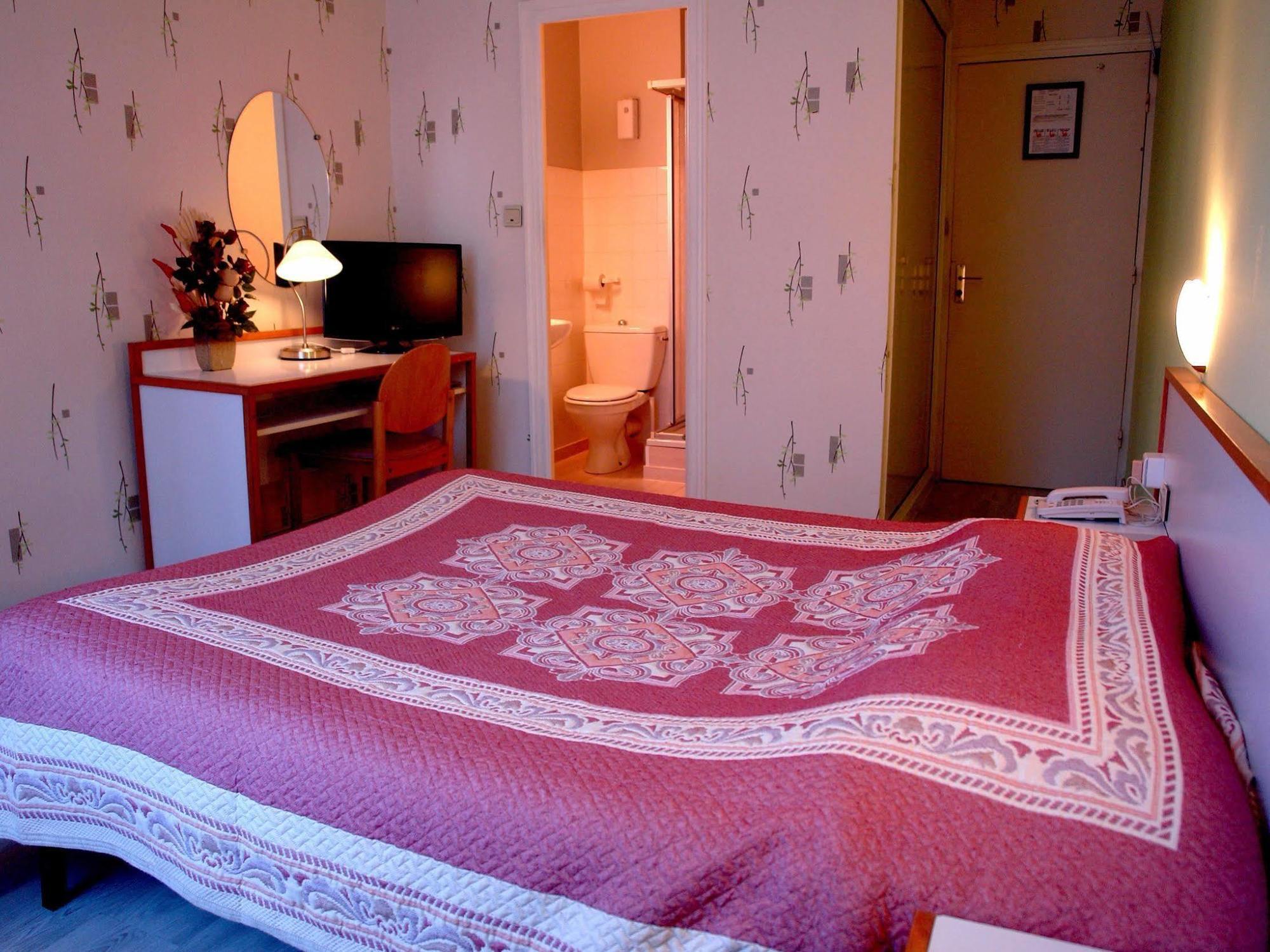 Logis Hotel Les Chardons Bleus Restaurant Le Bistrot De La Mer Roscoff Exterior photo
