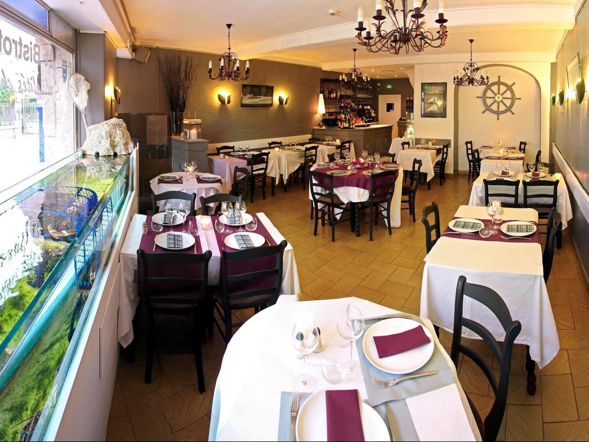 Logis Hotel Les Chardons Bleus Restaurant Le Bistrot De La Mer Roscoff Exterior photo